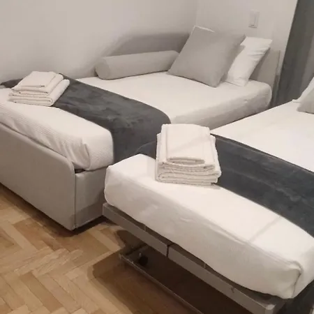 Apartman Colosseum Luil